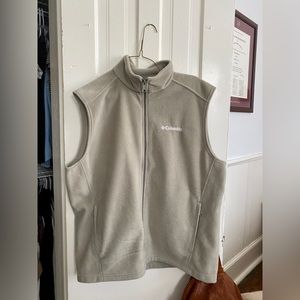 Men’s Beige Columbia Sleeveless Zip Vest